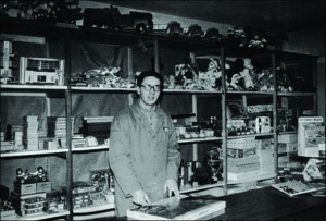 Jean-Marie Gack au rayon jouets en 1963.
